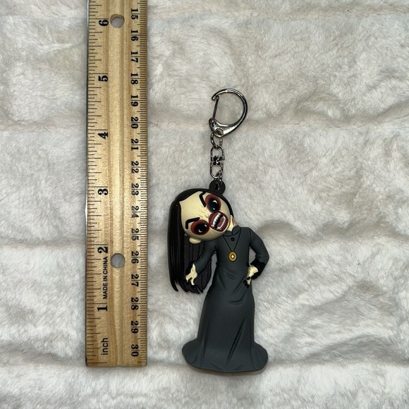 Spirit Halloween Accessories - The Widow Spirit Halloween Animatronics Figural Bag Clip Blind Pack Keychain